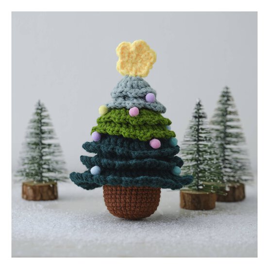 Make Your Own Crochet Christmas Tree Kit image number 1