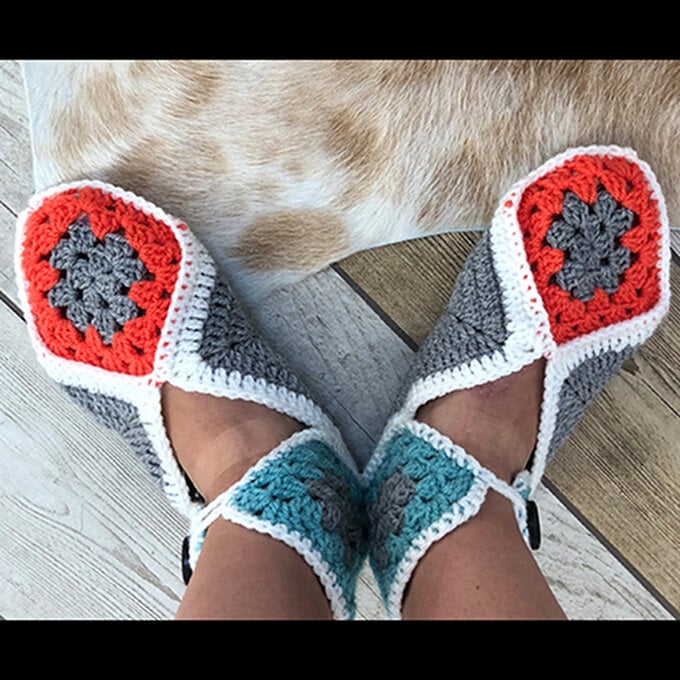 How to Crochet Granny Square Slippers image number 1