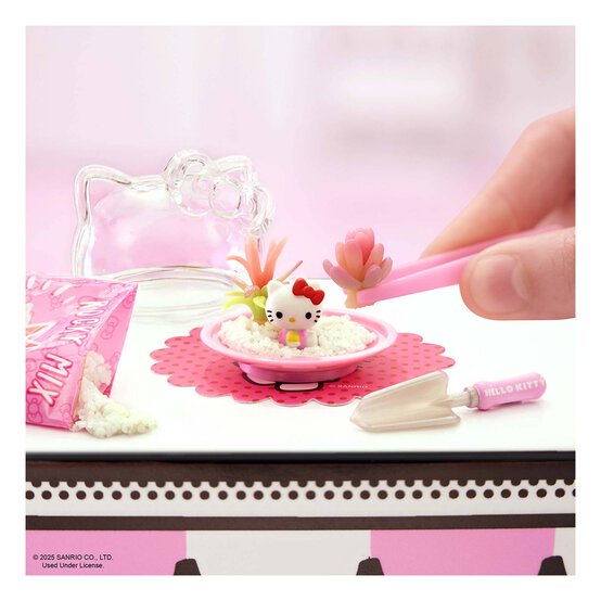 Assorted MGA&rsquo;s Miniverse Make It Mini Hello Kitty and Friends Collectible image number 3