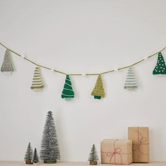 How to Knit a Christmas Tree Garland