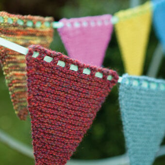 How to Knit Your Own Bunting