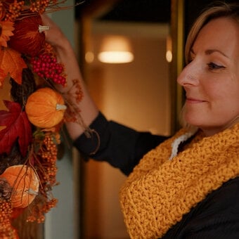 How to Crochet an Autumn Textured Snood