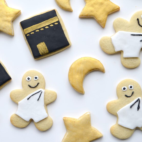 How to Make Decorative Eid Biscuits image number 1