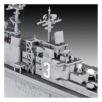 Revell Assault Carrier USS Wasp Class Model Kit 1:700 image number 6