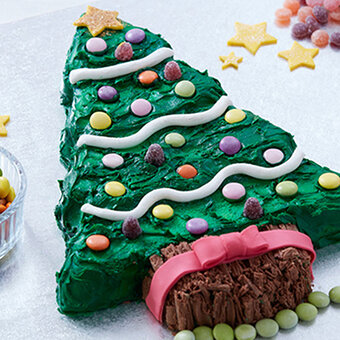 How to Make a Christmas Tree Cake