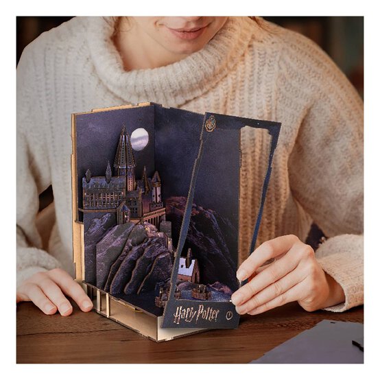 Harry Potter Hogwarts Castle Book Nook image number 3