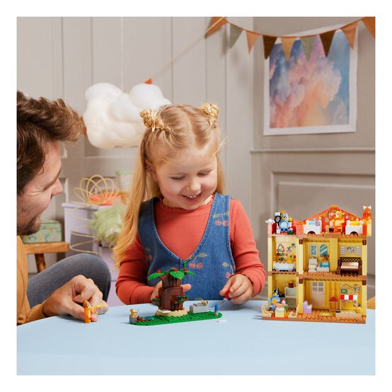 LEGO Bluey's Family House image number 4