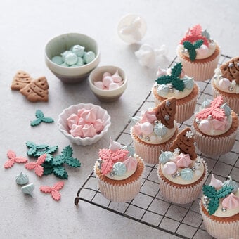 How to Make Decorated Christmas Cupcakes