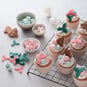 How to Make Decorated Christmas Cupcakes image number 1
