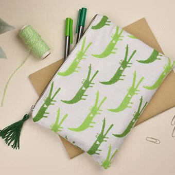 How to Sew an Alligator Zip Pouch