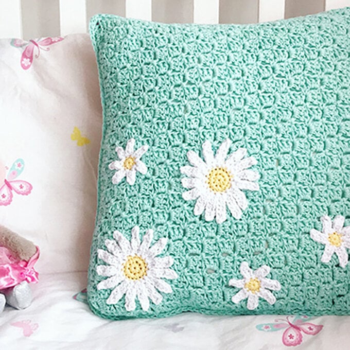 How to Crochet a Spring Cushion image number 1
