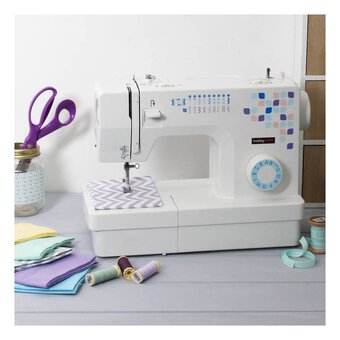 Hobbycraft 19S Sewing Machine and Spool Threads Bundle