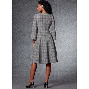 Vogue Women’s Dress Sewing Pattern V1724 (16-24) image number 4