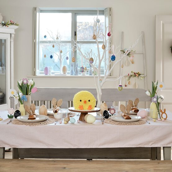 17 Table D&eacute;cor Ideas to Make this Easter image number 1