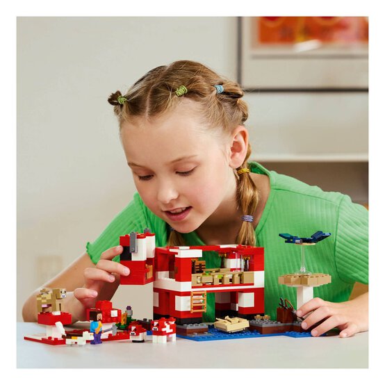 LEGO Minecraft Mooshroom House image number 4