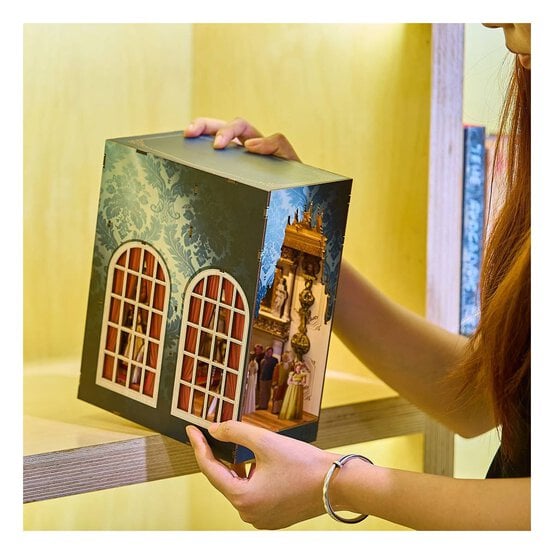 Bridgerton The Duke and I Book Nook image number 3