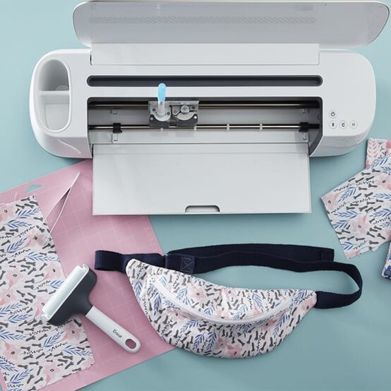 Cricut: How to Make a Floral Bum Bag image number 1