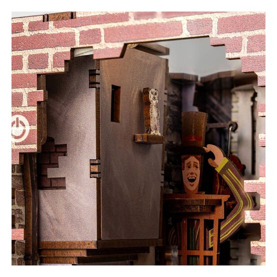 Harry Potter Diagon Alley Book Nook image number 3