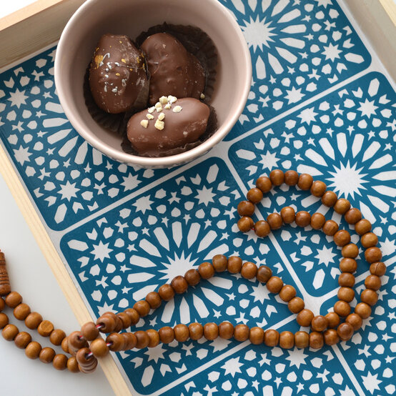 Cricut: How to Make an Adhesive Vinyl Tray for Eid image number 1