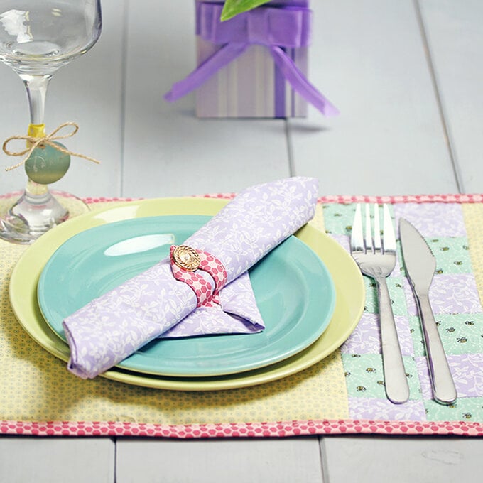How to Make a Fabric Placemat image number 1