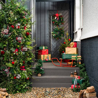How to Make Christmas Foliage Door Décor