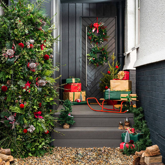 How to Make Christmas Foliage Door Décor image number 1