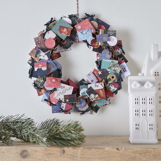 How to Make a Christmas Papercraft Wreath image number 1