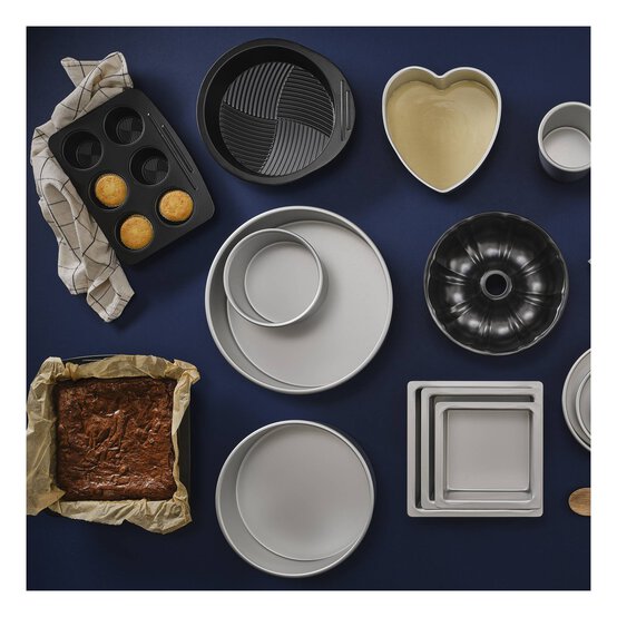 Whisk Non-Stick Carbon Steel Brownie Tin image number 3