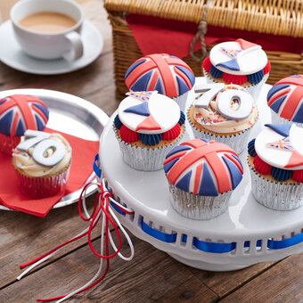 How to Make Decorated Platinum Jubilee Cupcakes