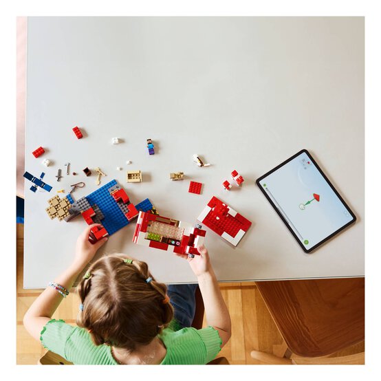 LEGO Minecraft Mooshroom House image number 3