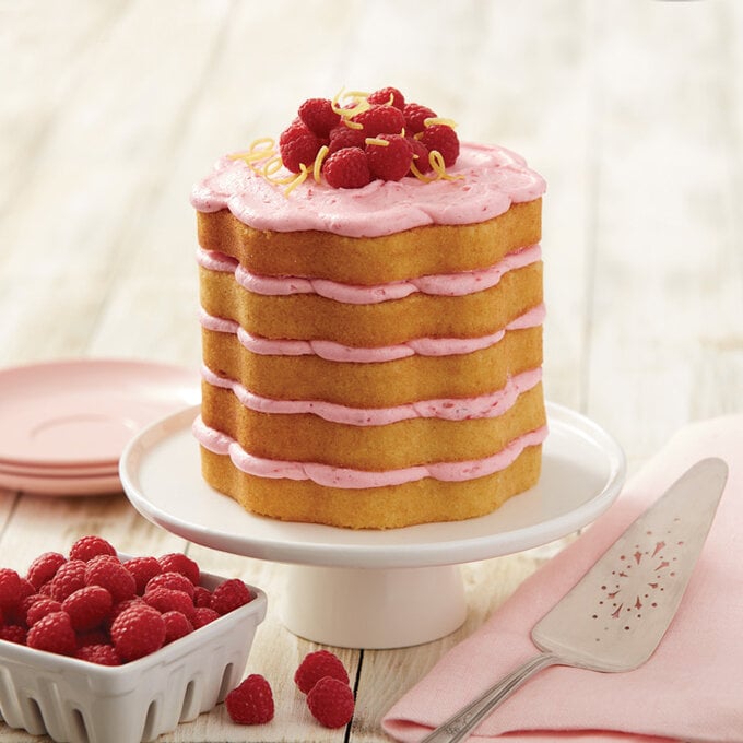 How to Make a Lemon and Raspberry Scalloped Cake image number 1