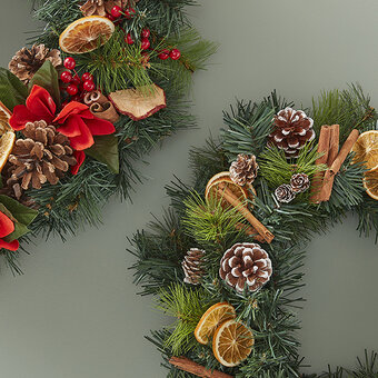 How to Make a Traditional Artificial Wreath