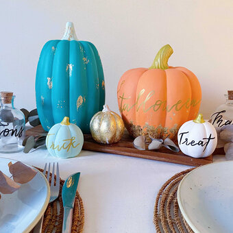 How to Create a Sophisticated Halloween Tablescape