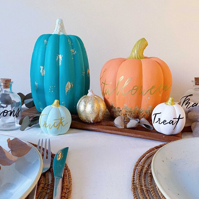 How to Create a Sophisticated Halloween Tablescape image number 1