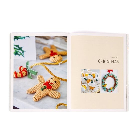 Crocheted Wreaths And Garlands image number 4