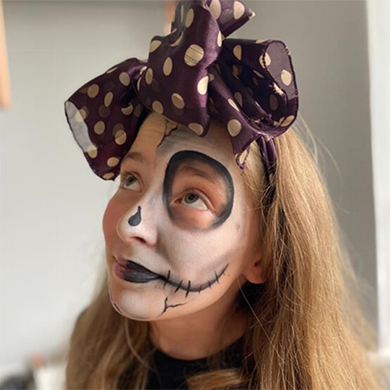 How to Face Paint a Skeleton image number 1