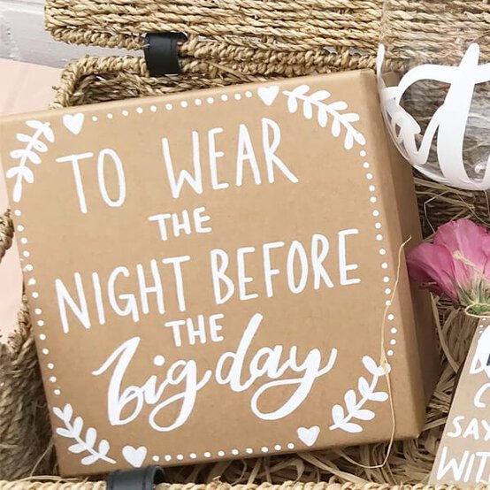 How to Make a Personalised Rustic Bridesmaid Hamper image number 1