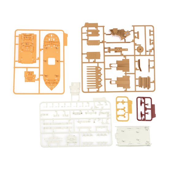 Suyata Titanic Port Scene and Vehicle Model Kit image number 4