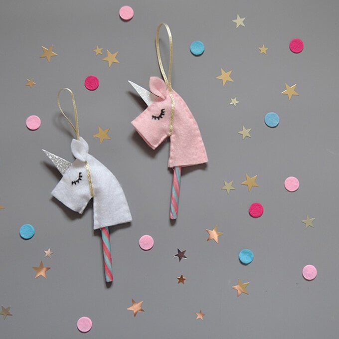 How to Make a Unicorn Hobby Horse Tree Decoration image number 1
