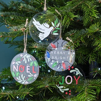 How to Decorate Acrylic Baubles with Paint Markers
