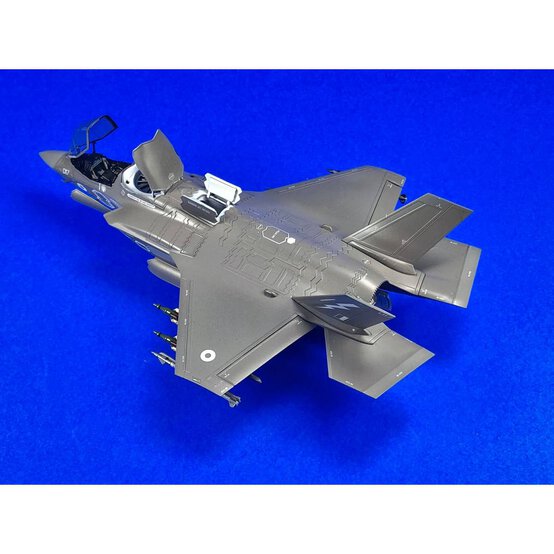 Italeri F-35B Lightning II Model Kit 1425 image number 3