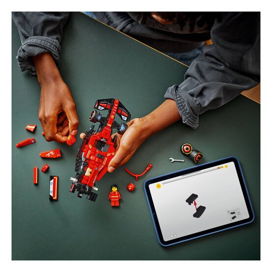 LEGO Ferrari SF-24 F1 Race Car image number 3