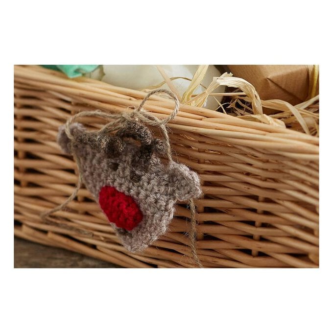 FREE PATTERN Crochet a Reindeer Gift Tag Pattern image number 1