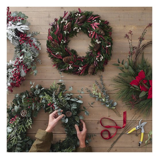 Red Dried Floral Wreath 46cm image number 2