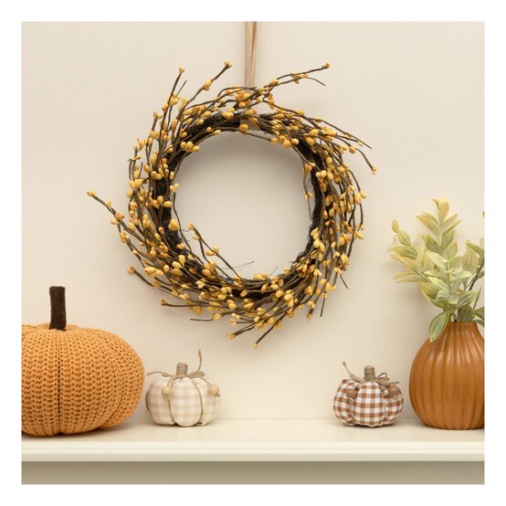 Yellow Berry Wreath 32cm image number 2