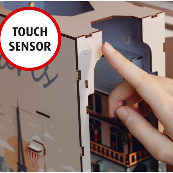 Paris Book Nook image number 9