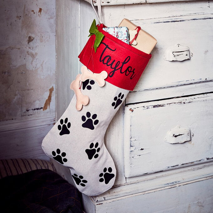 Cricut: How to Make a Personalised Christmas Pet Stocking image number 1