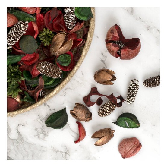 Christmas Scented Red Potpourri image number 2