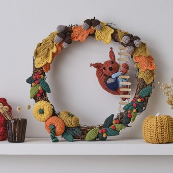 How to Crochet an Autumn Squirrel Wreath - Free Pattern