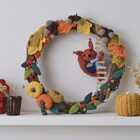 How to Crochet an Autumn Squirrel Wreath - Free Pattern image number 1